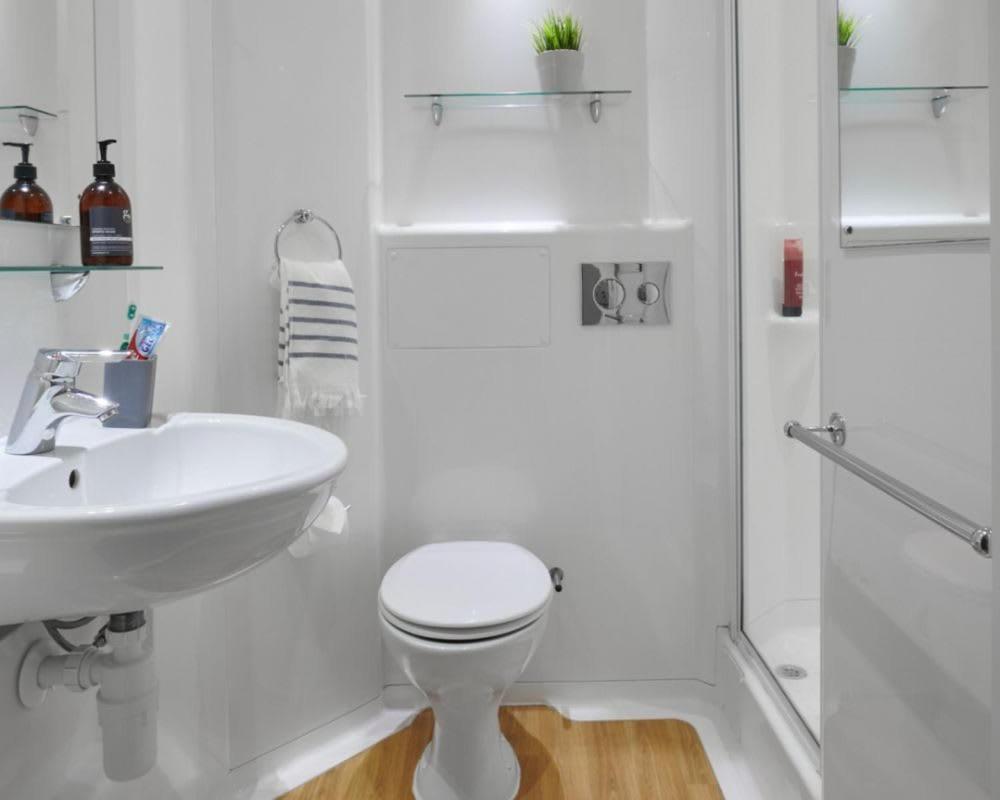 Zeni Central Exeter Studios Екстер'єр фото